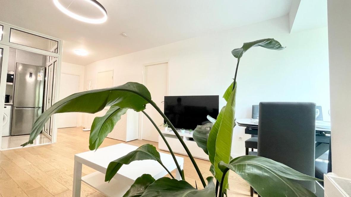 Apartment Moderne - Parc De La -1min Du Metro *