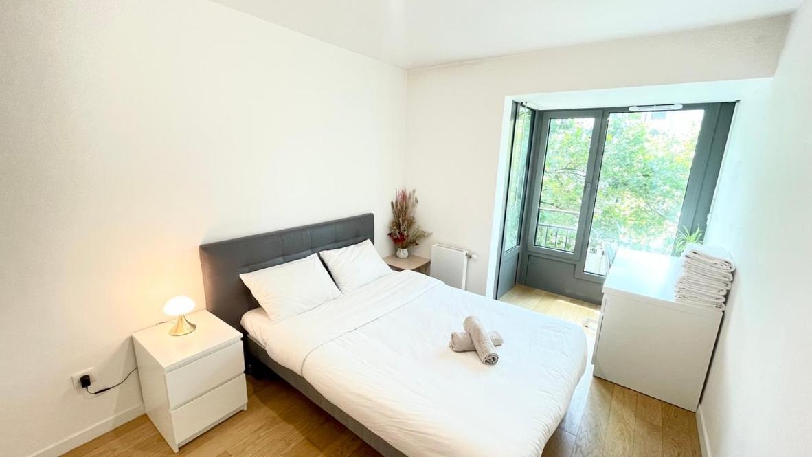 Moderne - Parc De La -1min Du Metro Apartment *